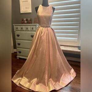 Sherri Hill gown
💖OFFERS WELCOME💖
CLOSET CLEAN OUT😉